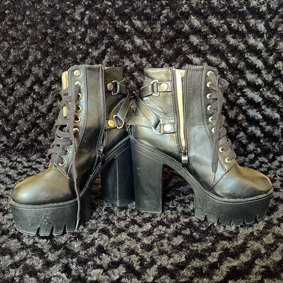 black platform/heel boot - Picture 4 of 5